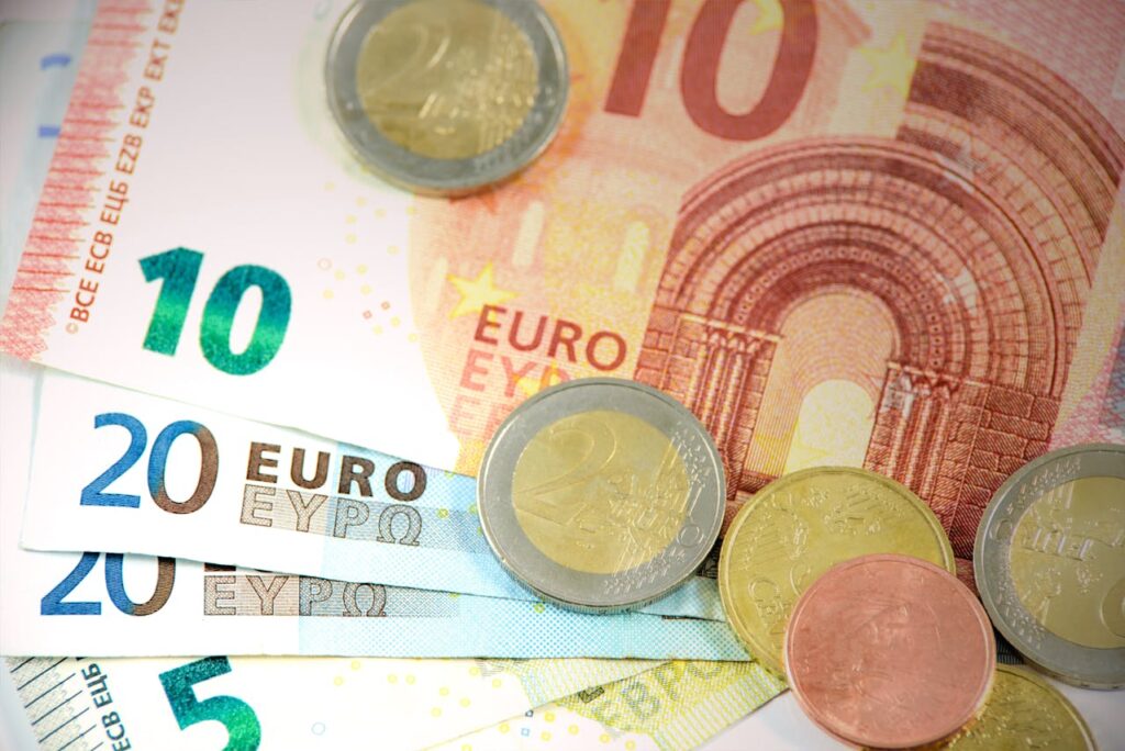 Waarom banken het belangrijk vinden om wat contant geld in huis te hebben